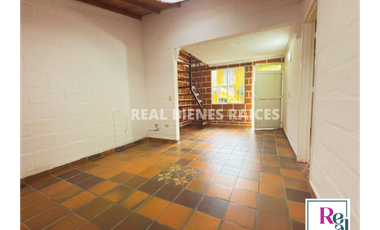 Casa para arriendo en unidad abierta.