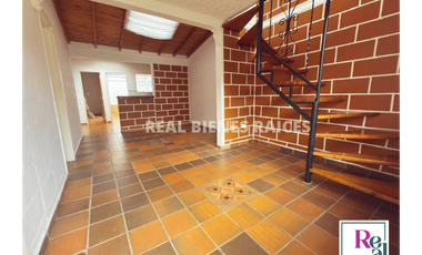 Casa para arriendo en unidad abierta.