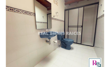 Casa para arriendo en unidad abierta.