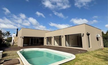 Casa en barrio privado Rumenco