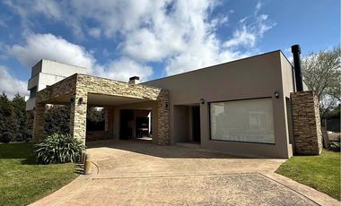 Casa en barrio privado Rumenco