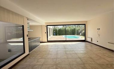 Casa en barrio privado Rumenco