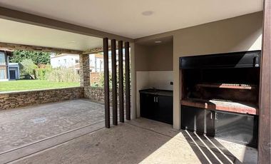 Casa en barrio privado Rumenco