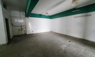 Local en  Azopardo al 6900