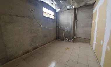 Local en  Azopardo al 6900