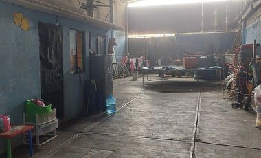 Se VENDE bodega de 387 m2 de terreno, con 4 locales y un departamento