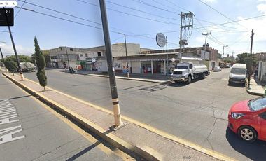 Se VENDE bodega de 387 m2 de terreno, con 4 locales y un departamento