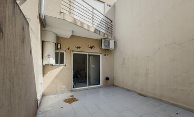 Departamento mono ambiente con patio en Villa Luro