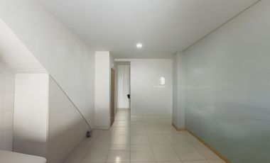 Departamento mono ambiente con patio en Villa Luro