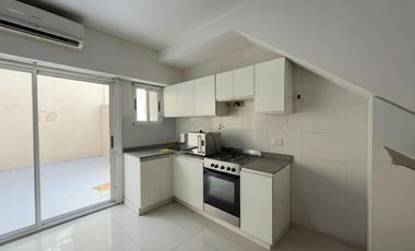 Departamento mono ambiente con patio en Villa Luro