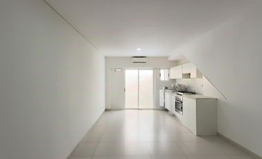 Departamento mono ambiente con patio en Villa Luro