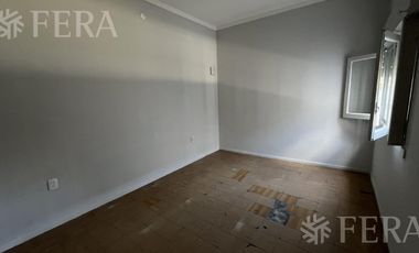 Alquiler de Casa 4 ambientes con espacio guardacoche en Sarandi