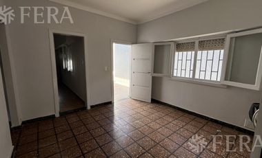 Alquiler de Casa 4 ambientes con espacio guardacoche en Sarandi