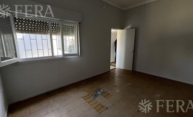 Alquiler de Casa 4 ambientes con espacio guardacoche en Sarandi