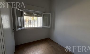 Alquiler de Casa 4 ambientes con espacio guardacoche en Sarandi