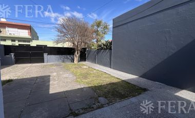 Alquiler de Casa 4 ambientes con espacio guardacoche en Sarandi