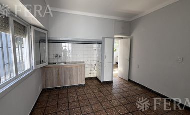 Alquiler de Casa 4 ambientes con espacio guardacoche en Sarandi