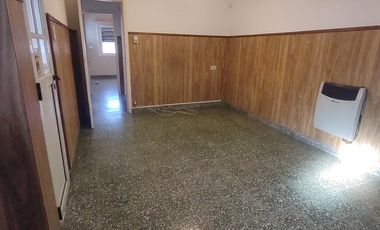CASA DE 3 AMBIENTES VENTA EN 1 de Mayo 1310 (REMEDIOS DE ESCALADA)