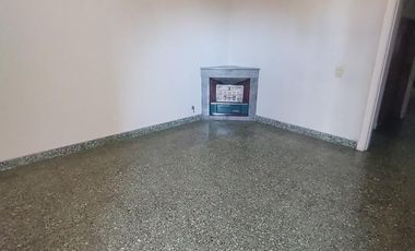 CASA DE 3 AMBIENTES VENTA EN 1 de Mayo 1310 (REMEDIOS DE ESCALADA)