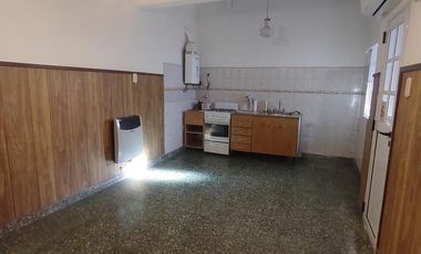 CASA DE 3 AMBIENTES VENTA EN 1 de Mayo 1310 (REMEDIOS DE ESCALADA)