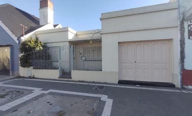 CASA DE 3 AMBIENTES VENTA EN 1 de Mayo 1310 (REMEDIOS DE ESCALADA)