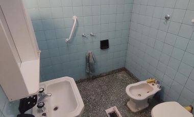 CASA DE 3 AMBIENTES VENTA EN 1 de Mayo 1310 (REMEDIOS DE ESCALADA)