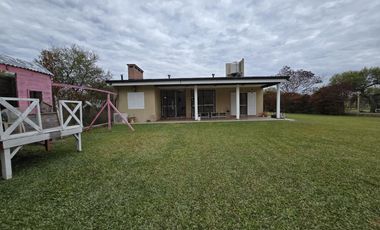 Casa en  Calle Del Amanecer al 1500