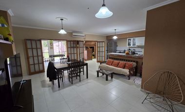 Casa en  Calle Del Amanecer al 1500