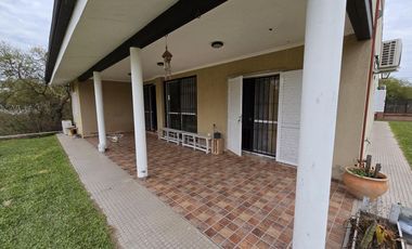 Casa en  Calle Del Amanecer al 1500