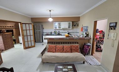 Casa en  Calle Del Amanecer al 1500