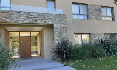 Casa venta, la lomada, moderna lote central