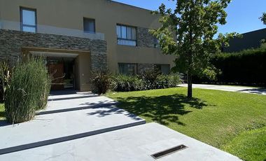 Casa venta, la lomada, moderna lote central