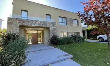 Casa venta, la lomada, moderna lote central