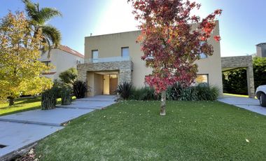 Casa venta, la lomada, moderna lote central