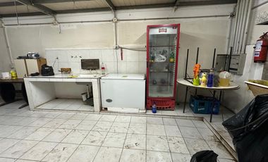 Local en  Lisandro de la Torre y Furques