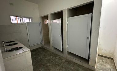 Local en  Lisandro de la Torre y Furques