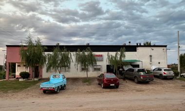 Local en  Lisandro de la Torre y Furques