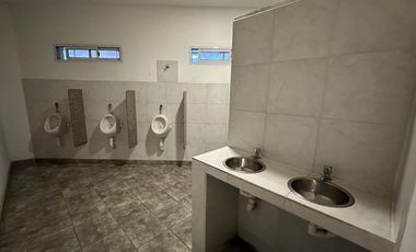 Local en  Lisandro de la Torre y Furques