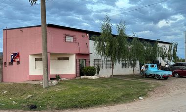 Local en  Lisandro de la Torre y Furques