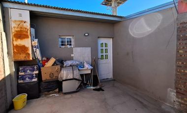 En Venta, Casa de 2 Dormitorios con Pileta,  B° Aitue, Senillosa