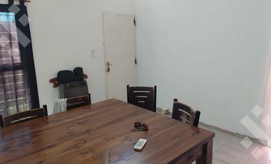En Venta, Casa de 2 Dormitorios con Pileta,  B° Aitue, Senillosa