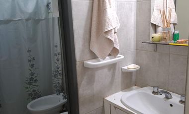 En Venta, Casa de 2 Dormitorios con Pileta,  B° Aitue, Senillosa