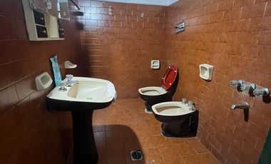 PH DE 3 AMBIENTES CON LOCAL VENTA EN M. GONZALEZ BALCARCE  3358  (REMEDIOS DE ESCALADA)