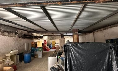 Local en 25 de Mayo y 3 de Febrero