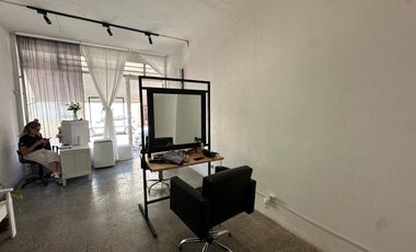 Local en 25 de Mayo y 3 de Febrero