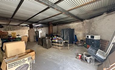 Local en 25 de Mayo y 3 de Febrero