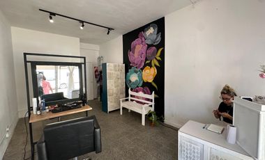 Local en 25 de Mayo y 3 de Febrero