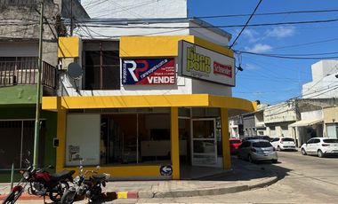 Local en 25 de Mayo y 3 de Febrero