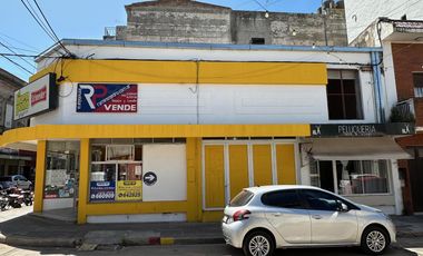 Local en 25 de Mayo y 3 de Febrero