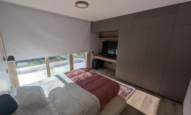 TEMPORADA ENERO 2026. Casa racionalista! 3 dormitorios en suite . Fogonero. 3 sectores picinas.